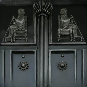 درب فلزی هخامنشی در زاهدان