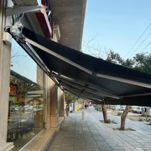 سایبان برقی تجاری زاهدان با سازه فلزی تقویت شده