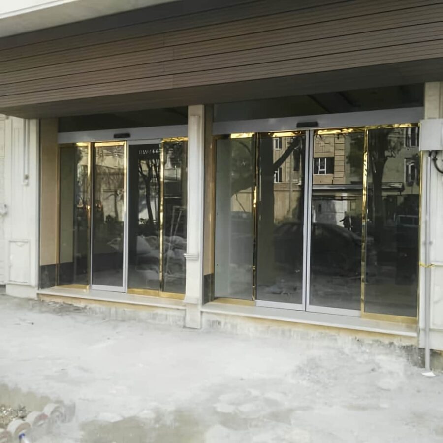 قیمت درب اتوماتیک شیشه ای در زاهدان با اندازه گیری دهانه ورودی