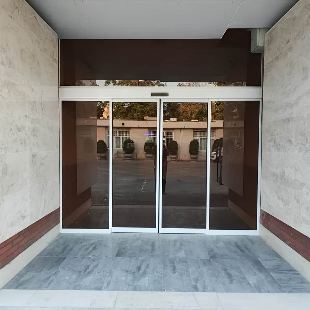مدل درب شیشه ای اتوماتیک مناسب فروشگاه در زاهدان