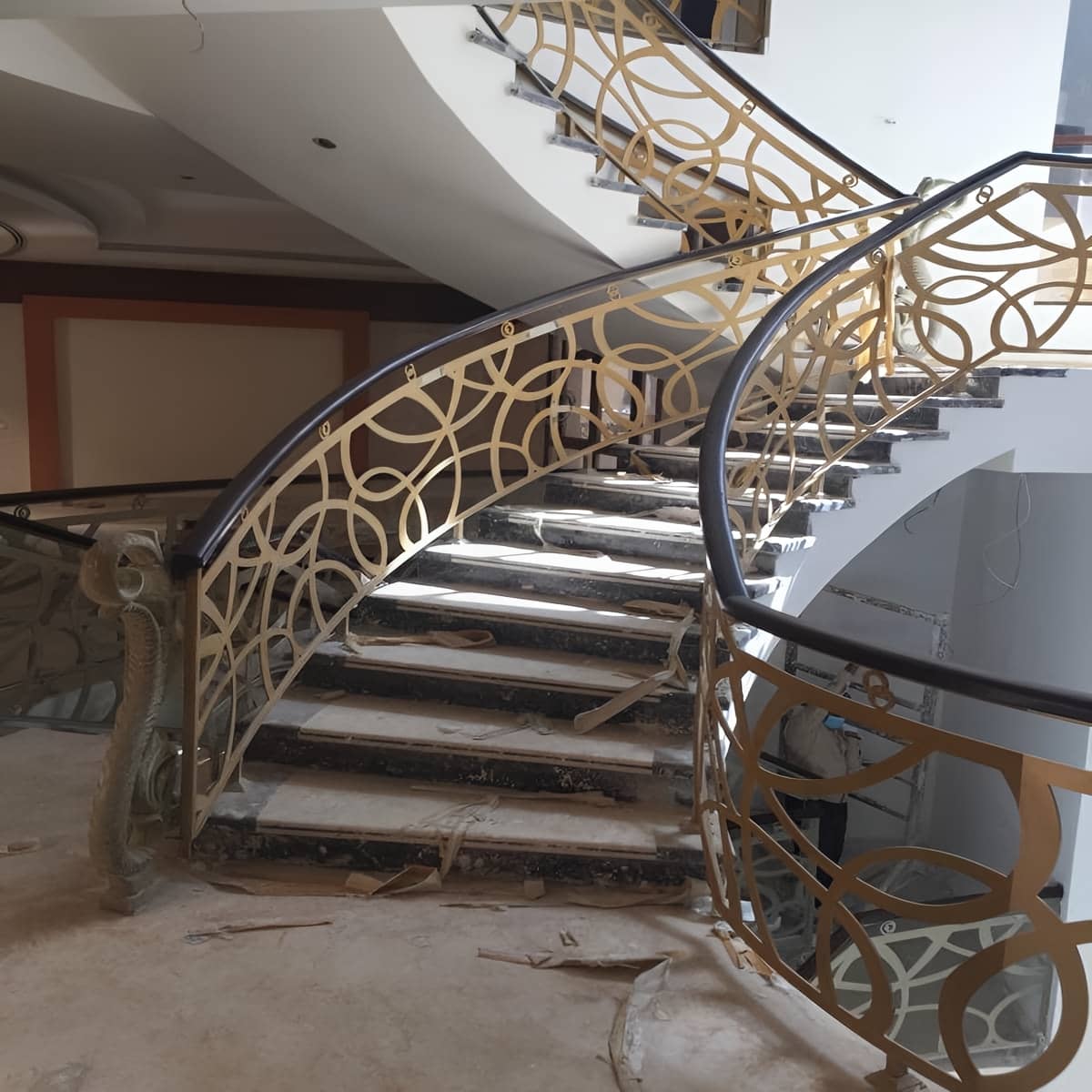 نرده فلزی سی ان سی طرح دار زاهدان با ورق برش خورده طلایی نرده فلزی سی ان سی طرح دار زاهدان با ورق برش خورده طلایی