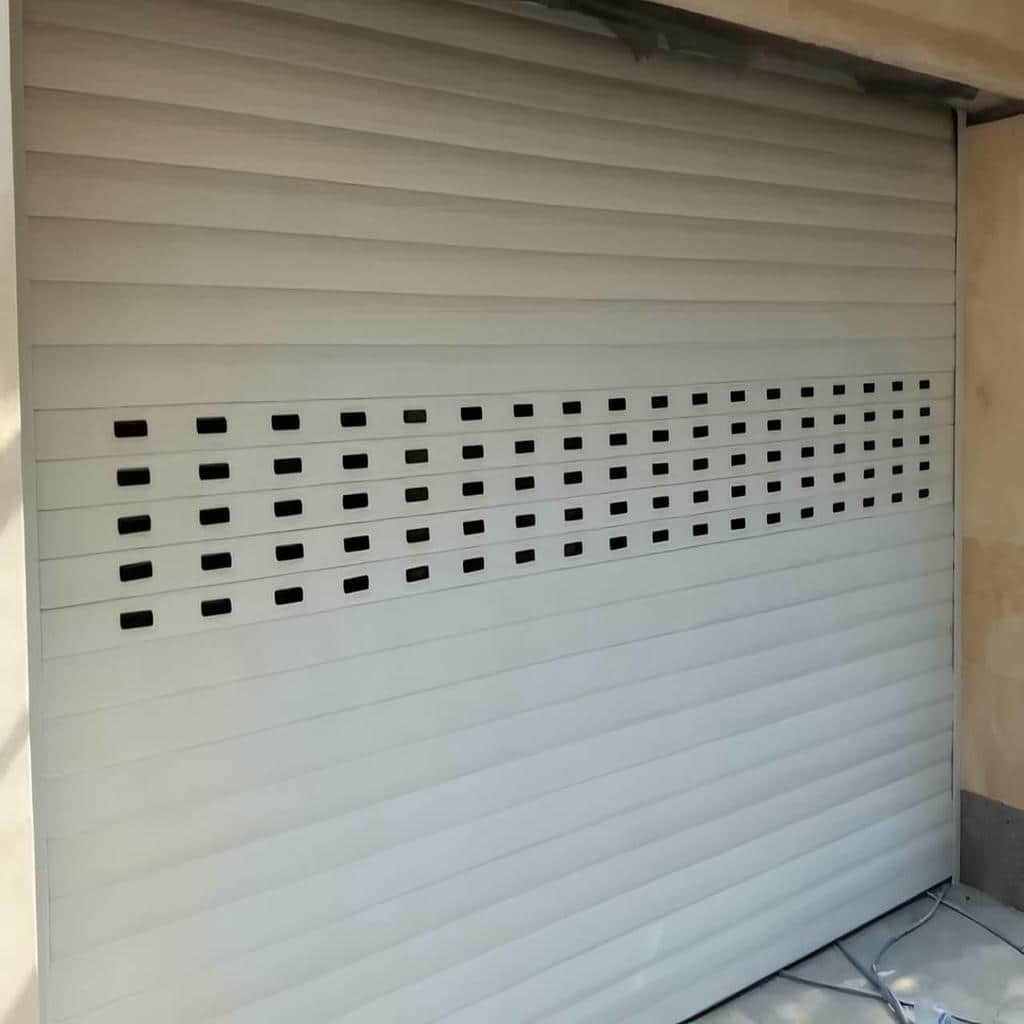 کرکره برقی پارکینگ ساختمانهای مسکونی در زاهدان با موتور کم صدا کرکره برقی پارکینگ ساختمانهای مسکونی در زاهدان با موتور کم صدا
