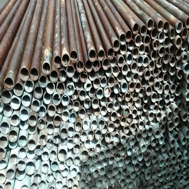 اجرای داربست فلزی برای محرم صفر اربعین و آیین‌های مذهبی زاهدان
