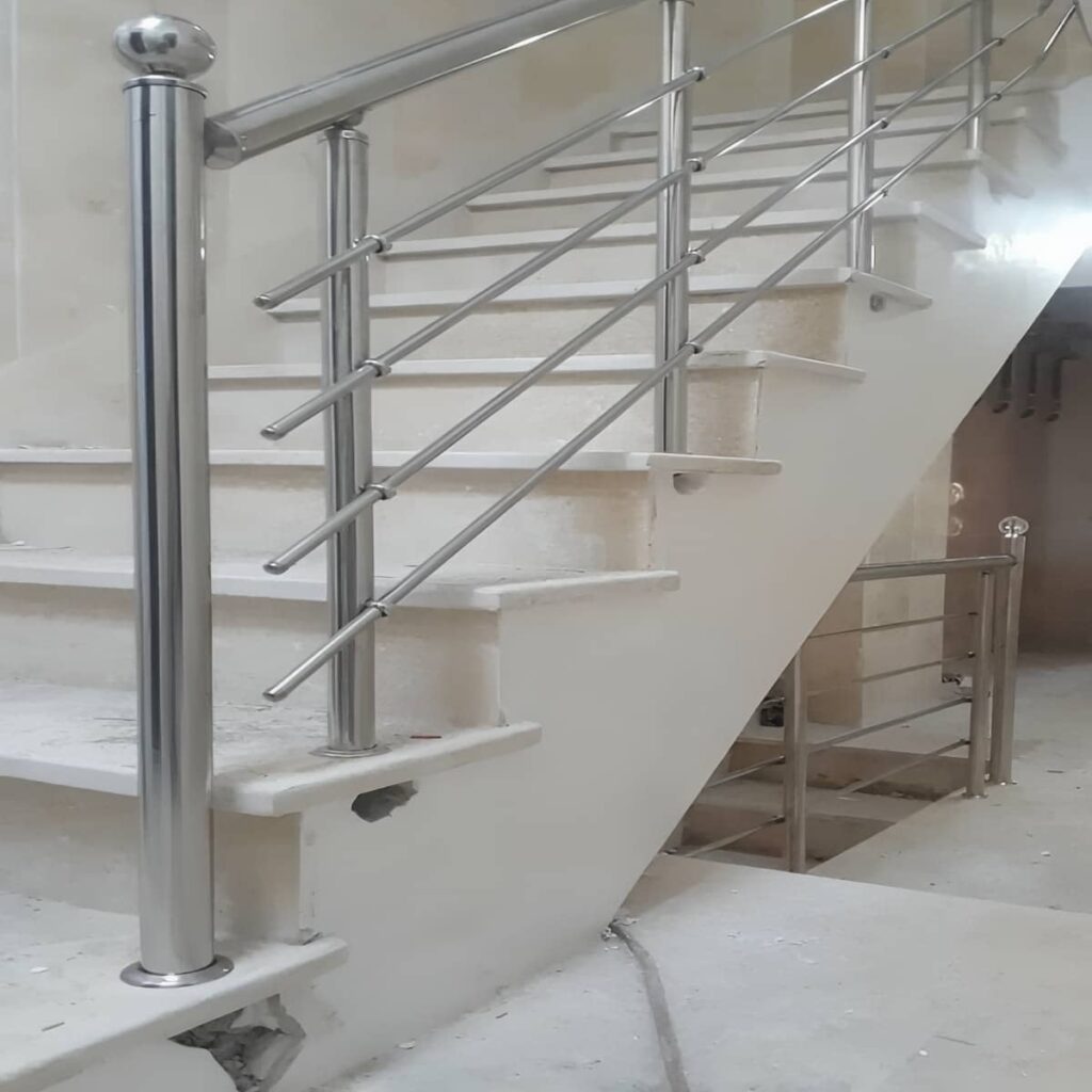 اندازه‌گیری نرده استیل بالکن و تراس در زاهدان