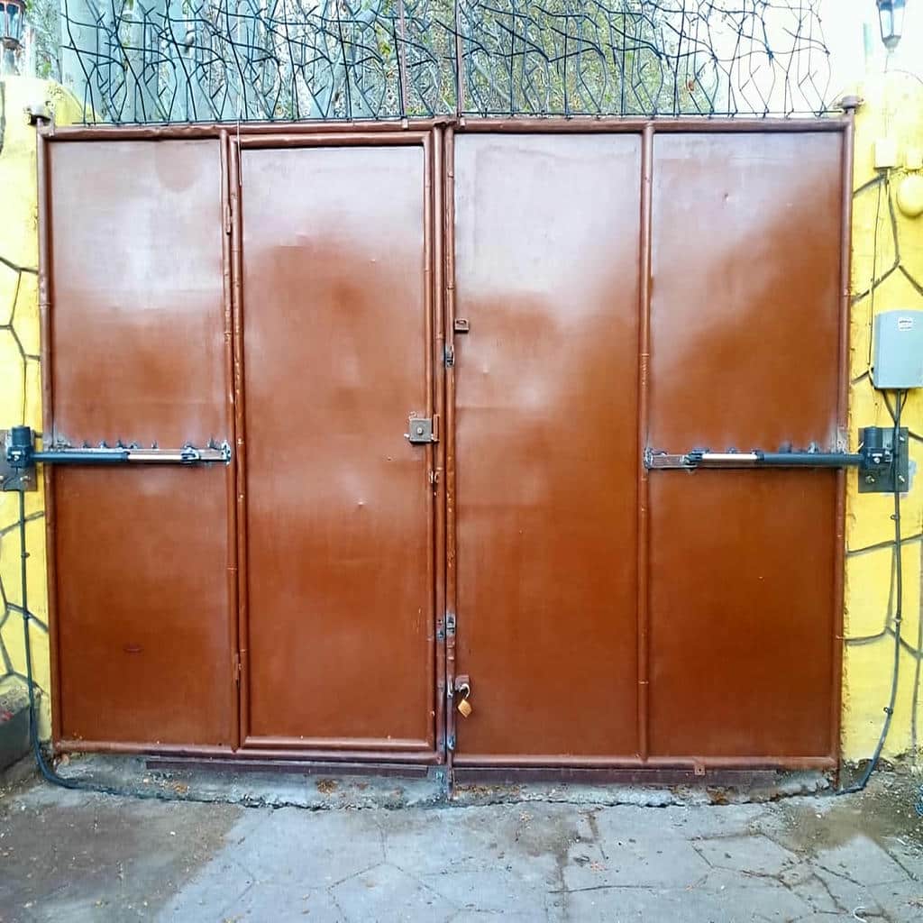 تعمیر جک درب پارکینگ در زاهدان هنگام تعویض خازن