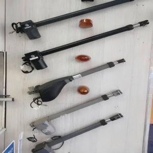 جک بازویی پارکینگ در زاهدان روی درب دو لنگه فلزی