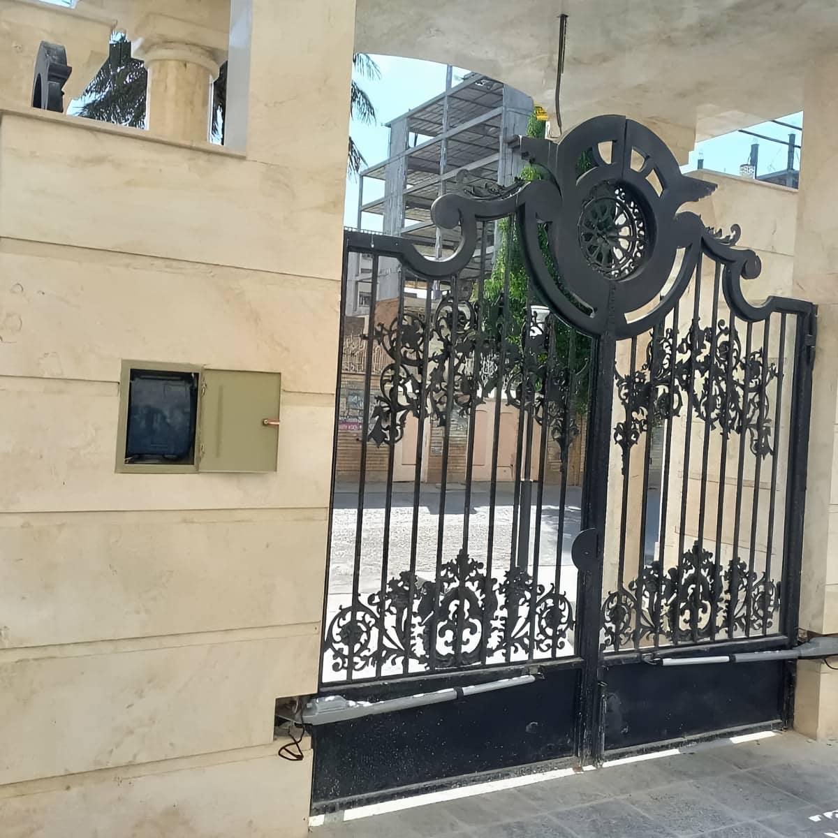 مشخصات فنی جک پارکینگ در زاهدان روی تابلو فرمان مشخصات فنی جک پارکینگ در زاهدان روی تابلو فرمان